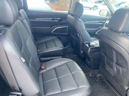 Used 2023 Kia Telluride EX w/ EX Captain's Chair Package image 10