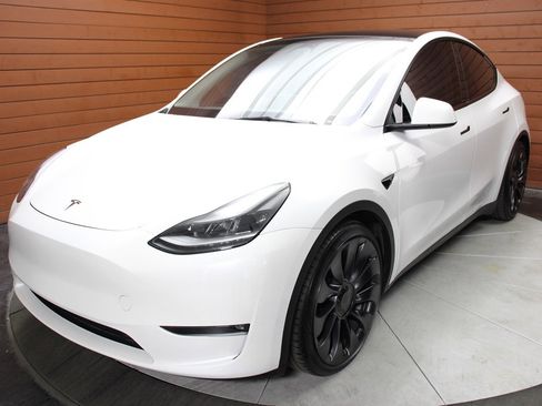 Used 2023 Tesla Model Y Performance image 5