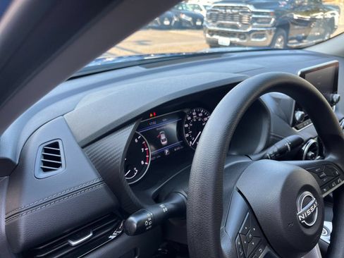 Used 2025 Nissan Sentra SV FWD image 33
