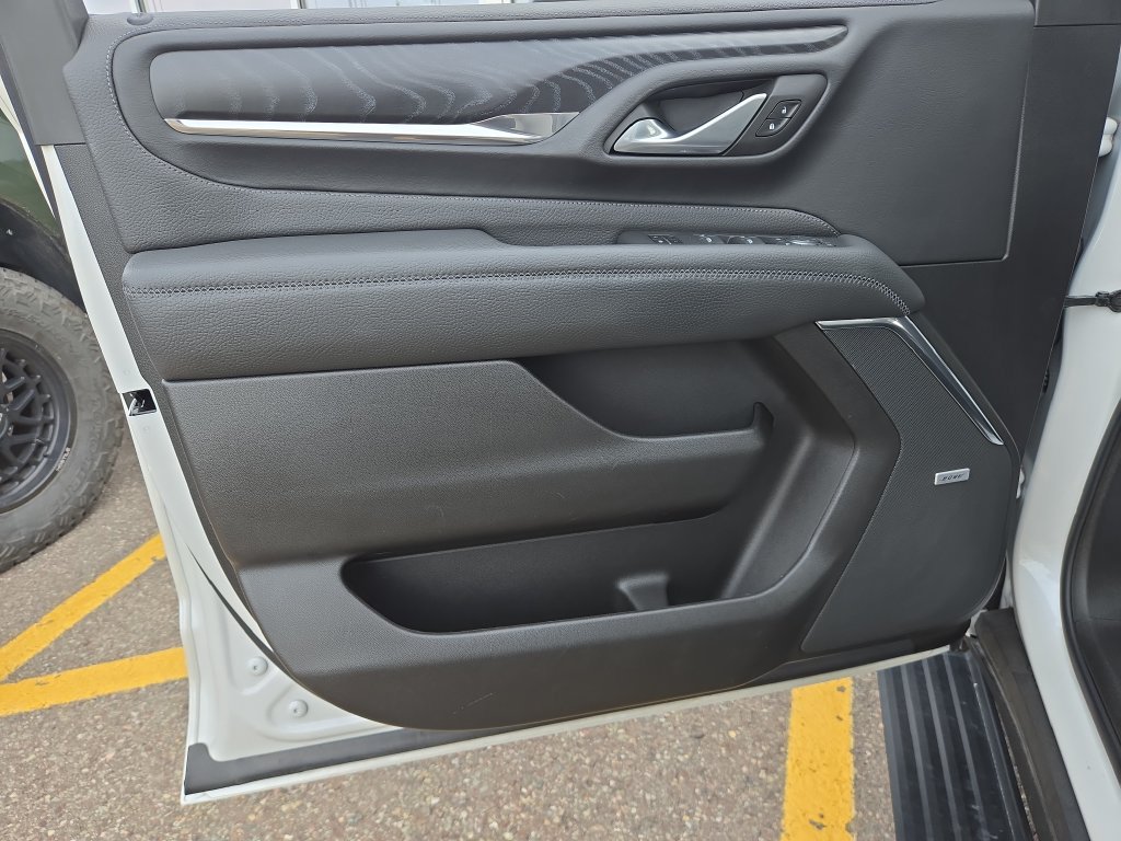 Used 2022 GMC Yukon XL Denali AWD/4WD image 12