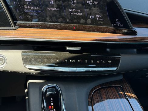 Used 2023 Cadillac Escalade ESV Premium Luxury AWD/4WD image 13