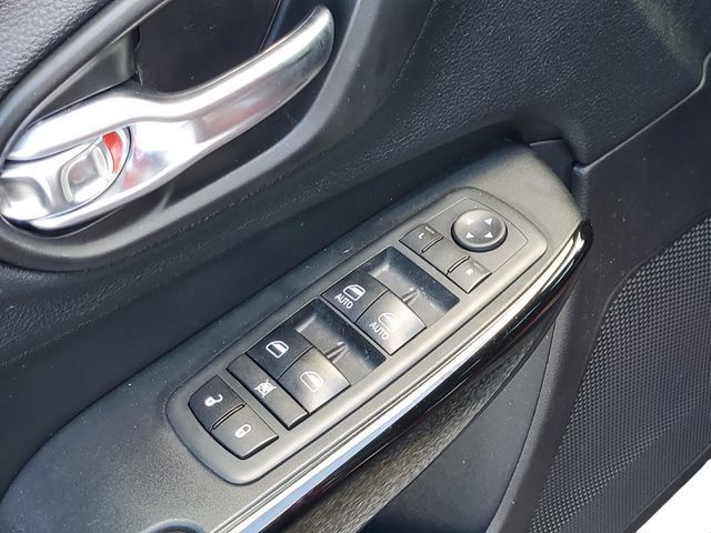 Used 2020 Jeep Cherokee Latitude Plus FWD image 9