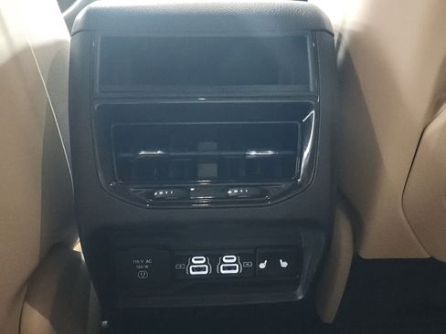 Used 2024 Jeep Grand Cherokee Limited w/ Black Appearance Package RWD image 33