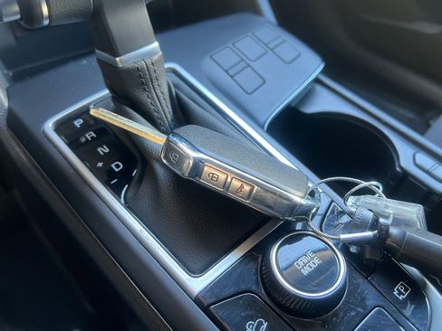 Used 2025 Kia Sportage LX image 21