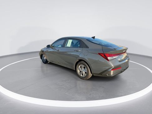 Used 2024 Hyundai Elantra SE image 6
