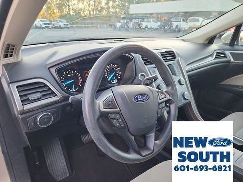 Used 2019 Ford Fusion S image 10
