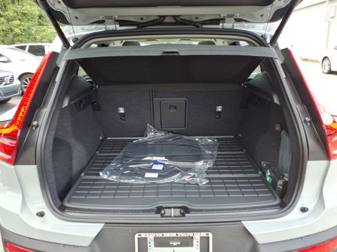 New 2026 Volvo XC40 B5 Ultra w/ Protection Package Premier AWD/4WD image 4