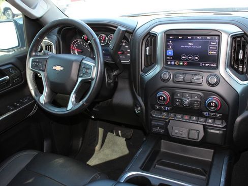 Used 2021 Chevrolet Silverado 1500 LTZ RWD image 9