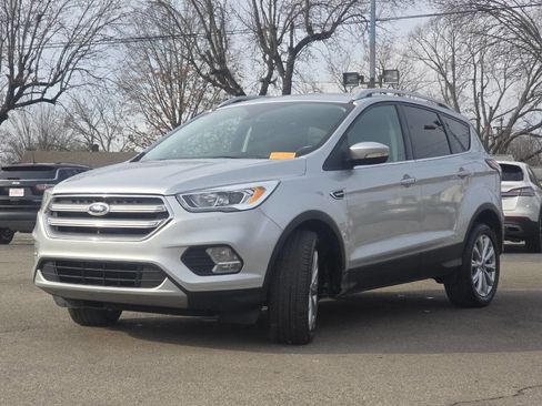 Used 2017 Ford Escape Titanium image 2