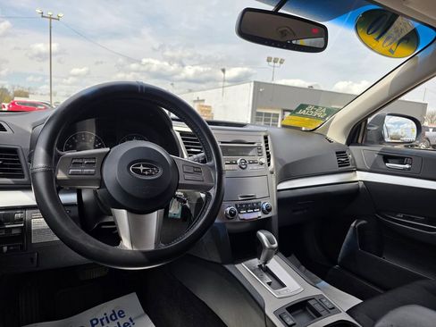 Used 2010 Subaru Outback 2.5i Premium AWD/4WD image 35