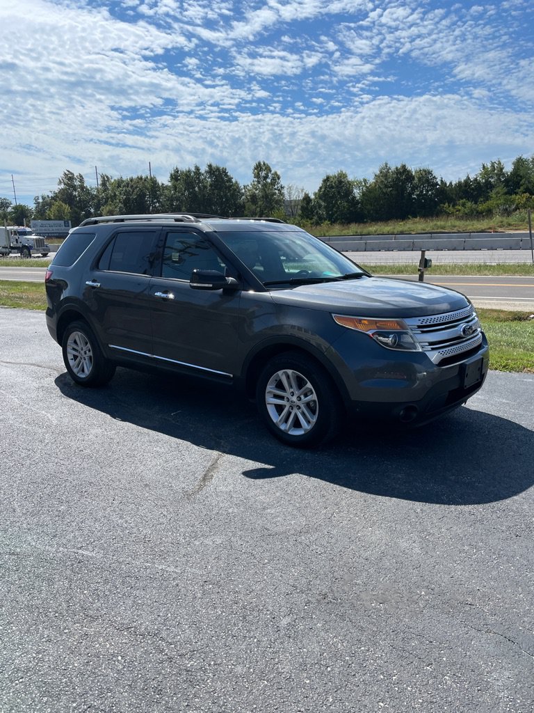 Used 2015 Ford Explorer XLT w/ Equipment Group 202B FWD image 7
