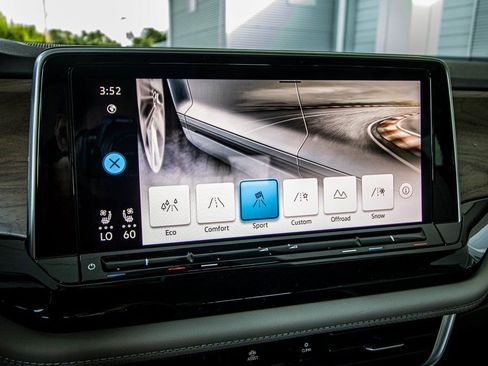 New 2026 Volkswagen Atlas SE image 3