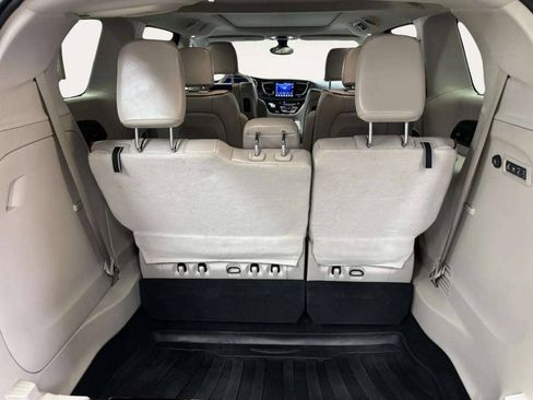 Used 2017 Chrysler Pacifica Limited w/ UConnect Theater Package FWD image 6