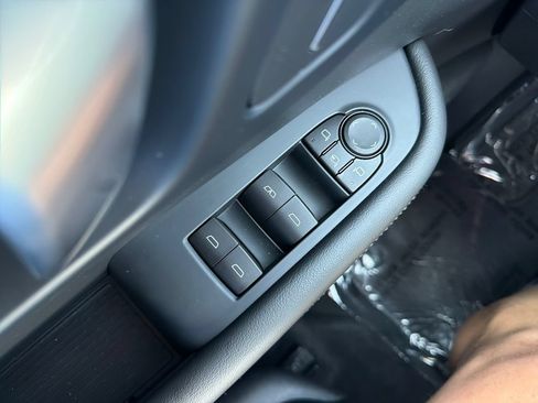 Certified 2025 Buick Enclave Preferred FWD image 17