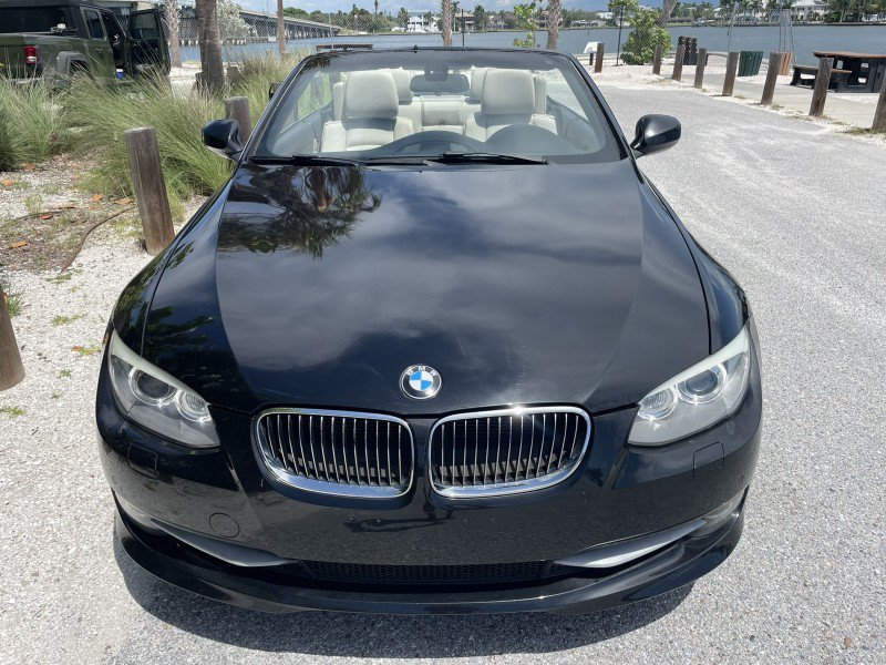 Used 2013 BMW 335i Convertible w/ Premium Pkg RWD image 4