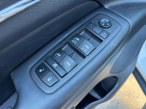 Used 2022 Jeep Grand Cherokee Limited image 18