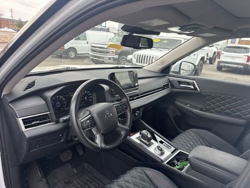 Used 2024 Mitsubishi Outlander SEL image 12
