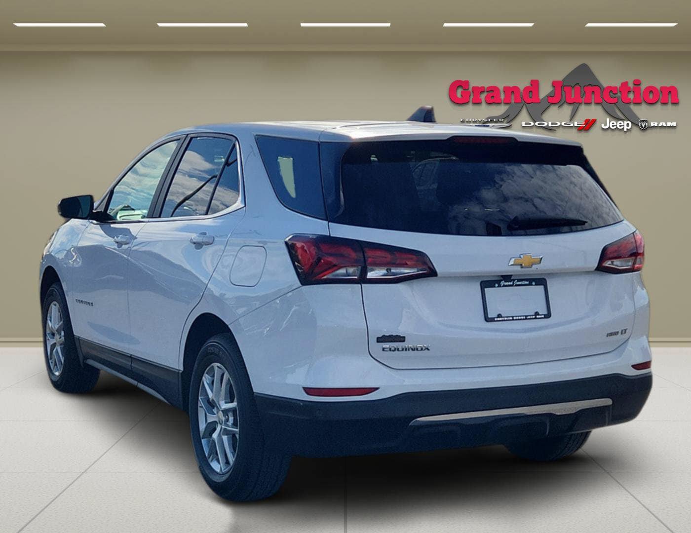 Used 2024 Chevrolet Equinox LT AWD/4WD image 5