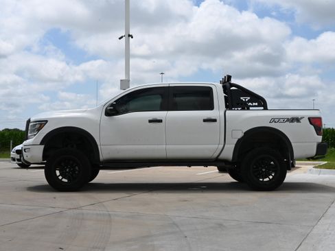 Used 2021 Nissan Titan PRO-4X w/ Pro-4x Convenience Package AWD/4WD image 6