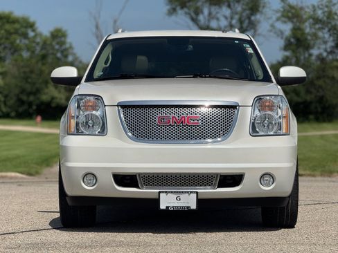 Used 2010 GMC Yukon XL Denali AWD/4WD image 12