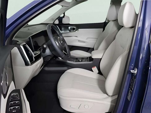 Used 2025 Kia Sorento S w/ Panoramic Sunroof Package FWD image 9
