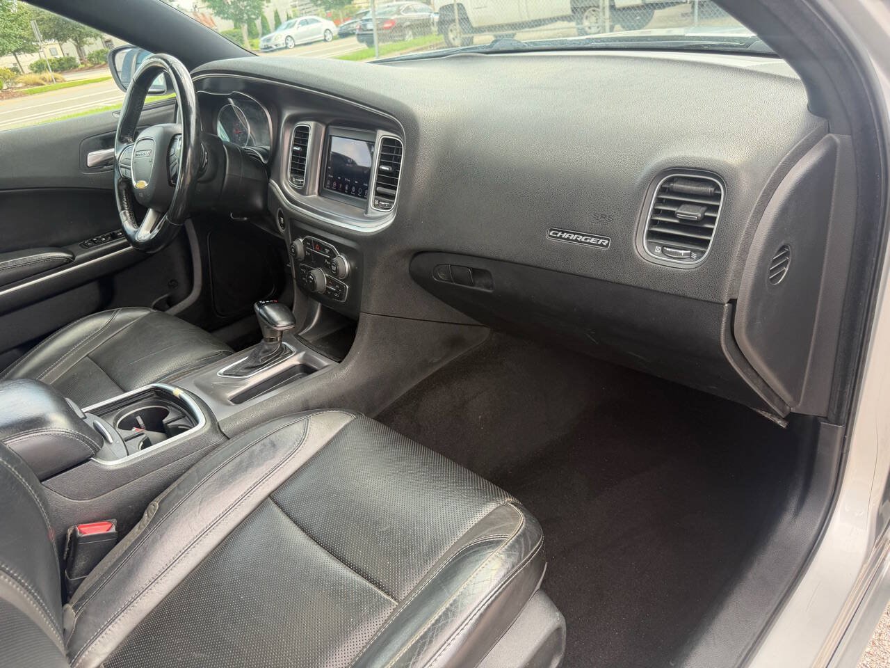 Used 2019 Dodge Charger SXT w/ Leather Interior Group RWD image 17