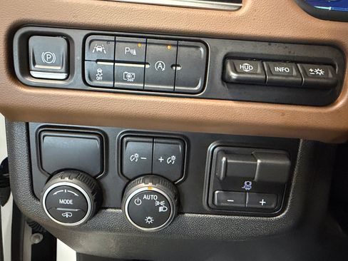 Used 2024 Chevrolet Tahoe High Country RWD image 31