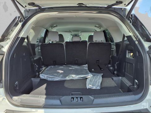 Used 2025 Ford Explorer Active w/ Active Comfort Package image 7