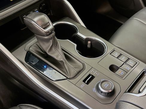 Used 2024 Toyota Highlander XSE image 25