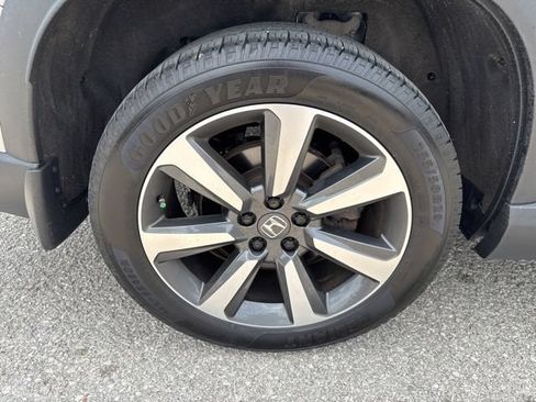 Used 2023 Honda Pilot Touring image 11