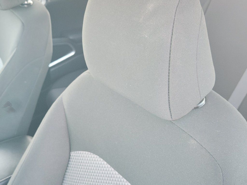 Used 2025 Kia Soul LX w/ LX Technology Package FWD image 19
