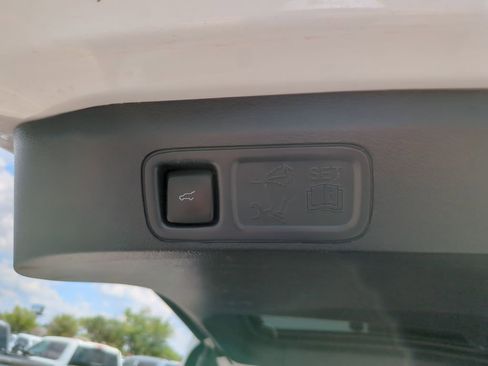 Used 2024 Ford Expedition Limited AWD/4WD image 13