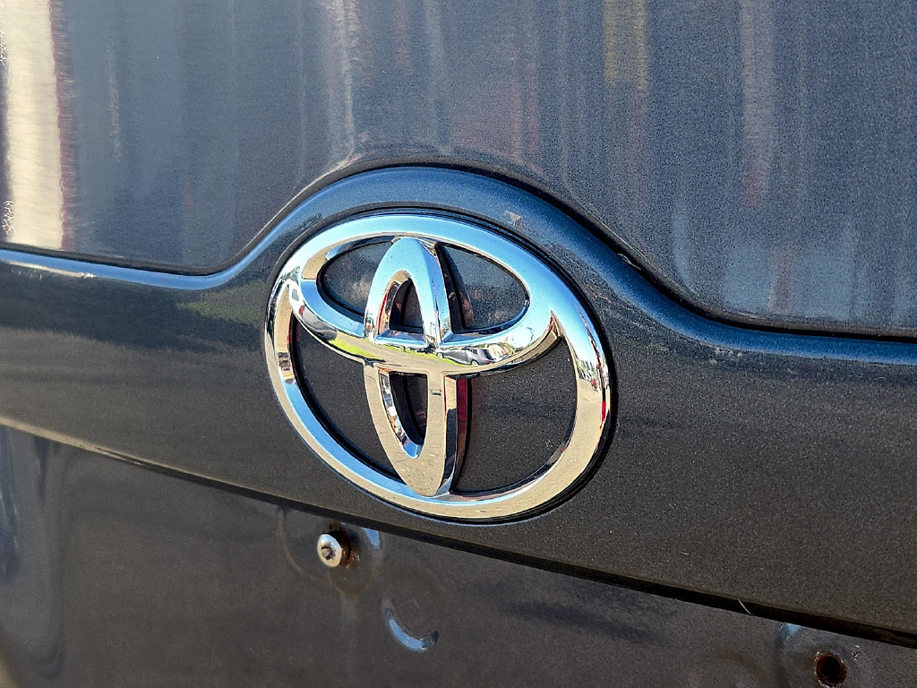 Used 2012 Toyota Camry LE FWD image 29