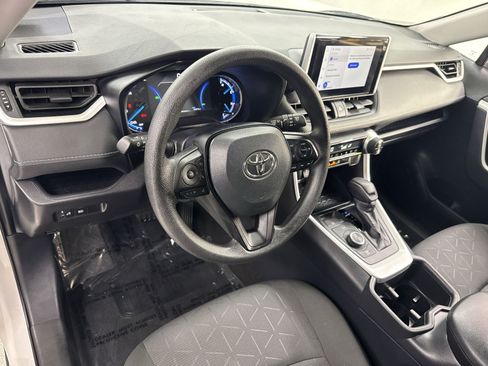 Used 2025 Toyota RAV4 XLE AWD/4WD image 13
