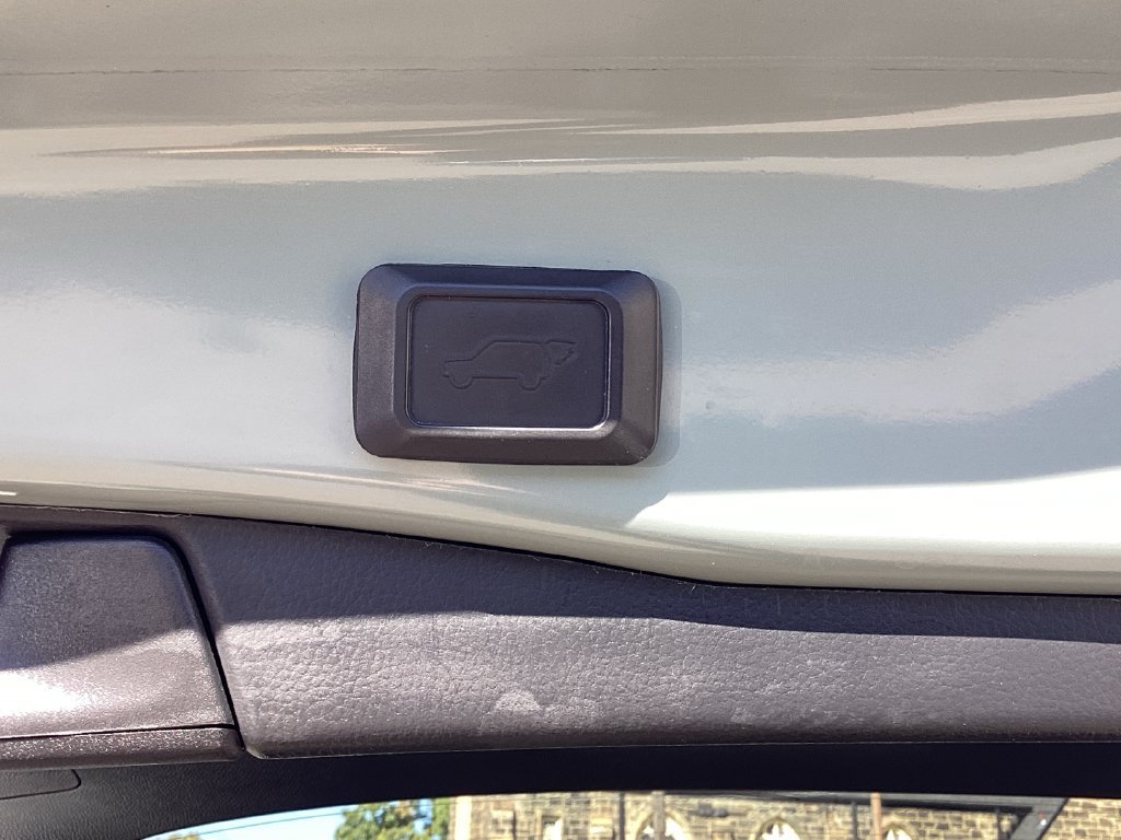 Used 2020 Toyota RAV4 XLE Premium AWD/4WD image 32
