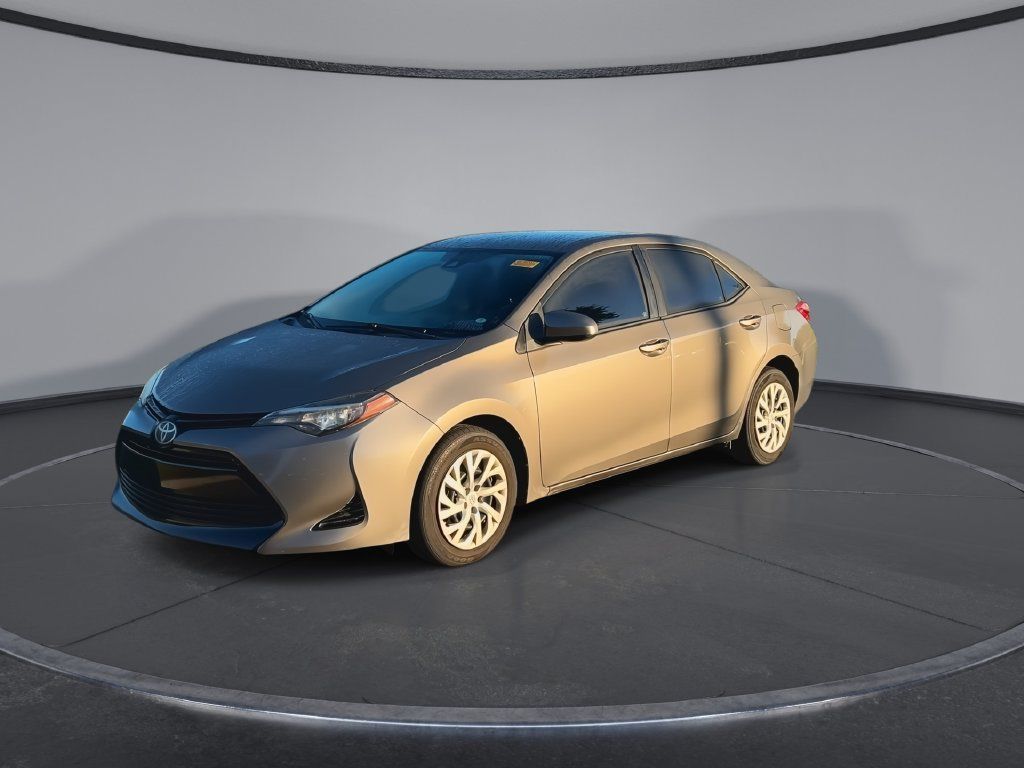Used 2017 Toyota Corolla LE FWD image 4