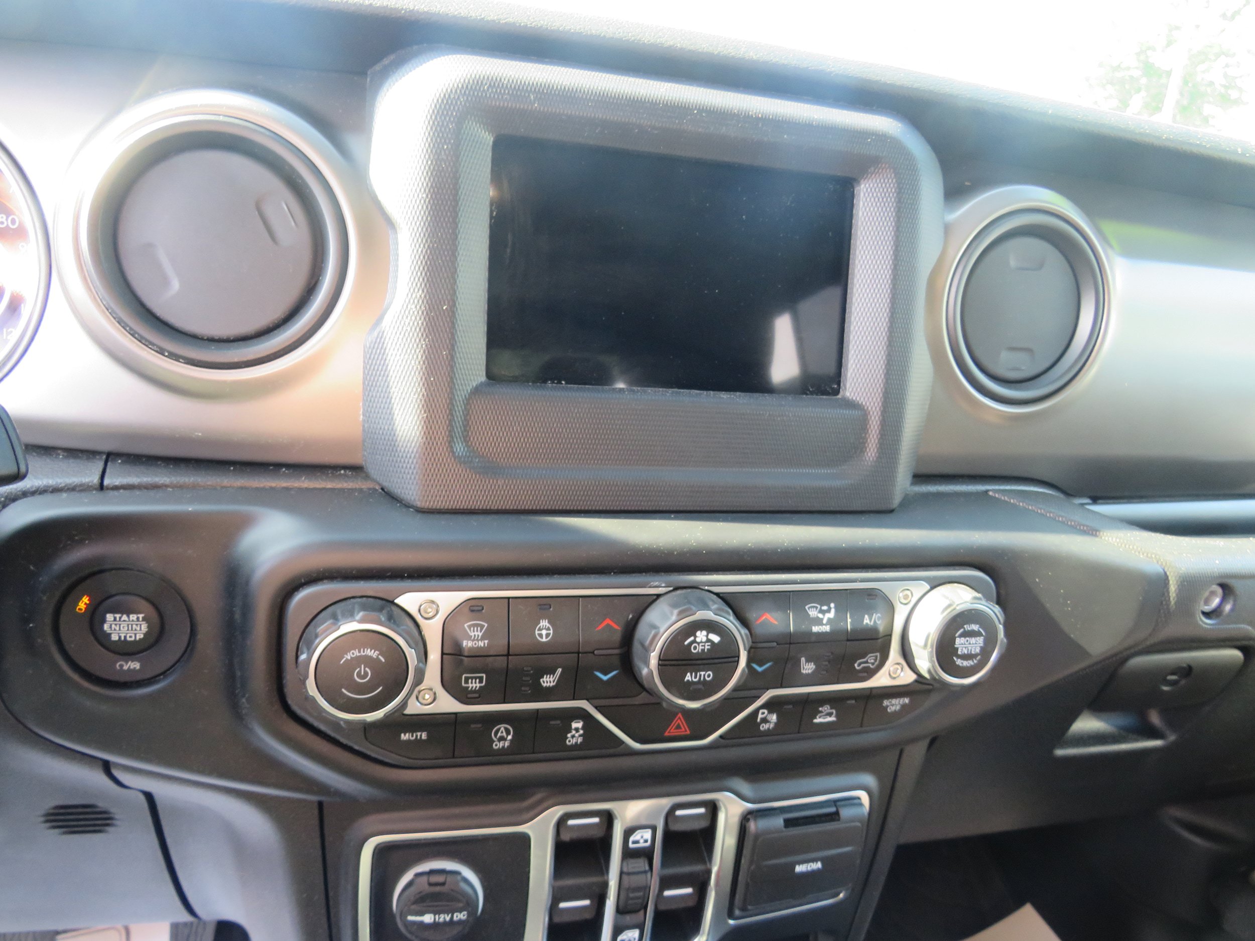 Used 2020 Jeep Gladiator Sport w/ Quick Order Package 24S AWD/4WD image 11