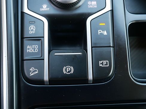 Certified 2024 Kia Sorento S w/ Panoramic Sunroof Package AWD/4WD image 31