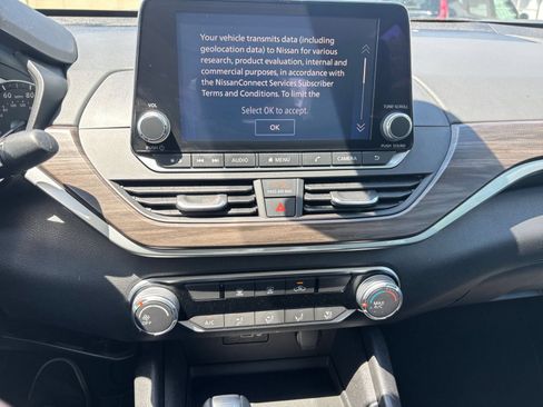 Used 2025 Nissan Altima 2.5 SV FWD image 17