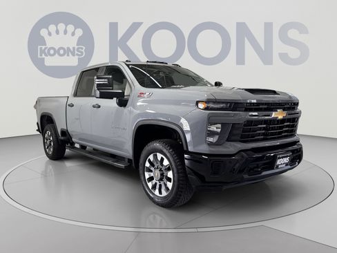 Used 2025 Chevrolet Silverado 2500 Custom w/ Custom Value Package AWD/4WD image 2