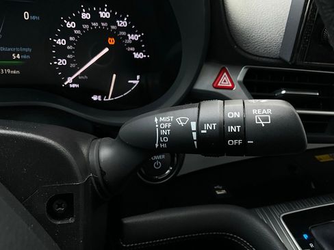 Used 2025 Toyota Sienna XLE image 39