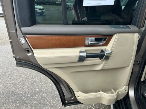 Used 2016 Land Rover LR4 HSE image 13