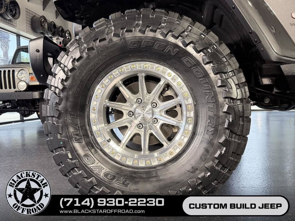 Used 2025 Jeep Wrangler Unlimited Rubicon AWD/4WD image 28