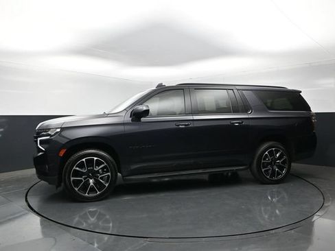Used 2023 Chevrolet Suburban RST RWD image 3