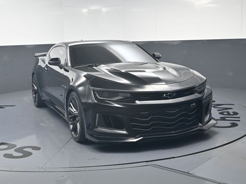 Used 2017 Chevrolet Camaro ZL1 RWD image 3