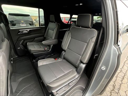 New 2025 Chevrolet Suburban Premier image 10