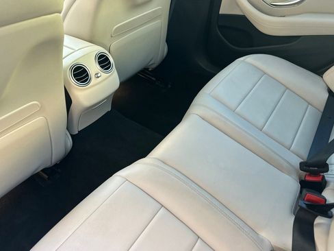 Used 2017 Mercedes-Benz E 300 4MATIC image 27