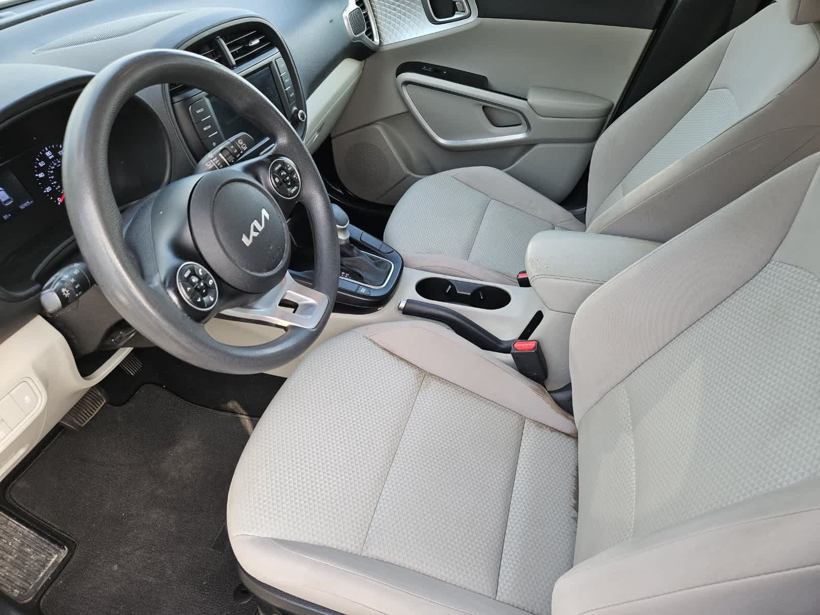 Used 2022 Kia Soul LX w/ Technology Package FWD image 2