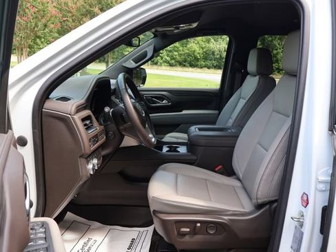 Used 2023 GMC Yukon SLT w/ SLT Luxury Package AWD/4WD image 19