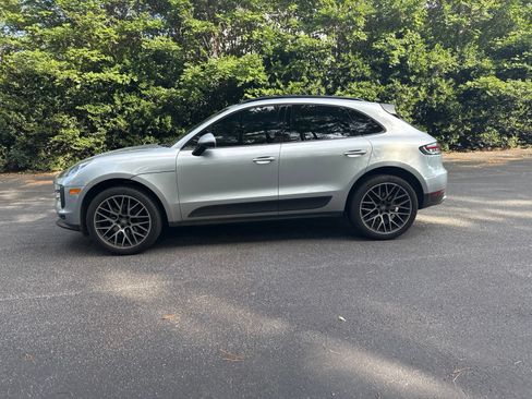 Used 2019 Porsche Macan AWD/4WD image 2